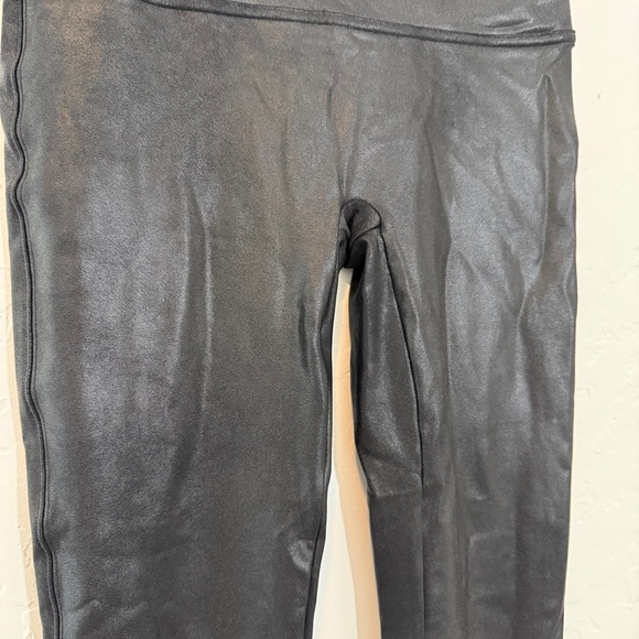 ✨ Spanx Faux Leather Leggings – Size Large ✨ - Picture 4 of 6